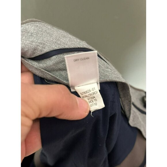 Banana Republic Men's 34" x 32" Classic Fit Chino's Straight Leg - Picture 13 of 13